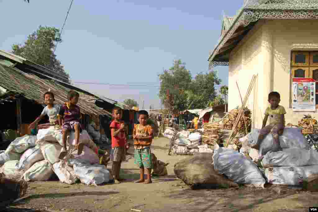 ရခိုင်ဒုက္ခသည်တွေ နေရပ်ပြန်နိုင်ရေး တောင်းဆိုဆန္ဒပြတဲ့ မြင်ကွင်း။ (ဇန်နဝါရီ ၁၉၊ ၂၀၂၁)