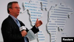 Komisaris Eksekutif Google Eric Schmidt berbicara di Chinese University, Hong Kong (4/11). 