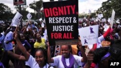 Wanawake wa Kenya waandamana kupinga udhalilishwaji unaotekelezwa na baadhi ya makundi ya watu yanayopinga jinsi walivyovalia nguo zao.