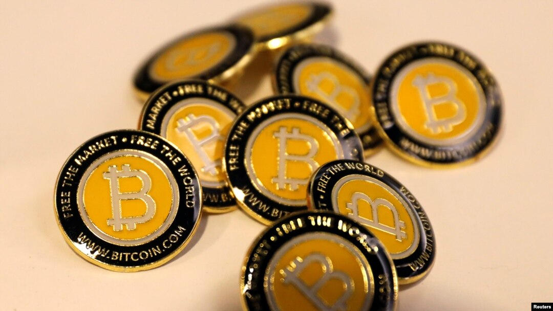 Emblem Bitcoin.com di konferensi teknologi blockchain Consensus 2018 di New York, 16 Mei 2018.