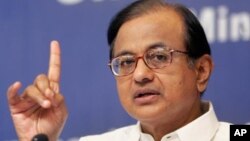 Menteri Keuangan India, P. Chidambaram berupaya menenangkan kekhawatiran terhadap perekonomian India yang melambat (foto: dok). 