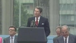 美国前总统里根1987年6月12日在德国柏林墙前发表讲话