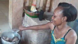 Mousso Ngana Aminata Diallo ka bo Bamako. VOA-Kassim Traore