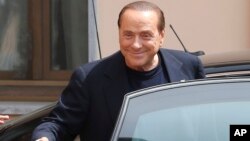 Mantan PM Italia, Silvio Berlusconi sukses menjalani operasi jantung Selasa 14/6 (foto: dok).