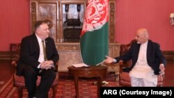 Menlu AS Mike Pompeo bertemu dengan Presiden Afghainstan Ashraf Ghani, 23 Maret 2020. 