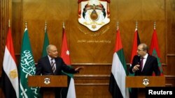 Jordanian Foreign Minister Ayman Safadi (R), and Arab League Secretary-General Ahmed Aboul Gheit speak during their joint news conference in Amman, Jordan, Jan. 6, 2018.