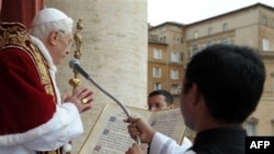 Папа Римский провел праздничную мессу и призвал к миру