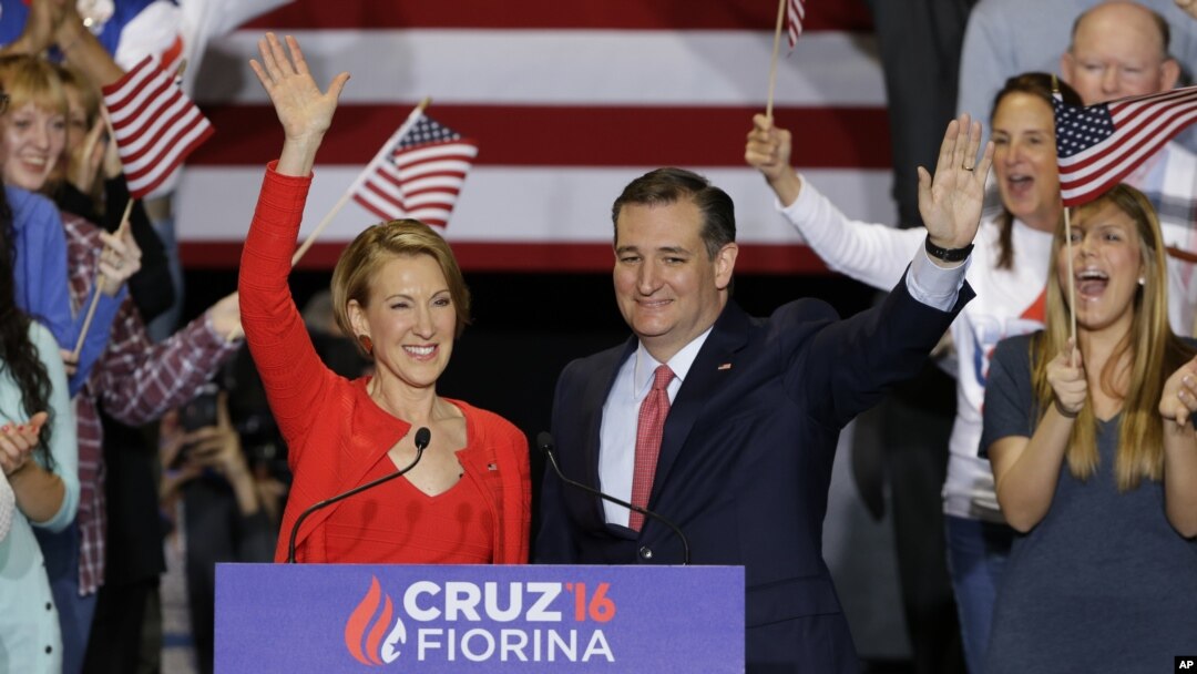Kandidat calon presiden Partai Republik AS, Senator Ted Cruz (kanan) bersama mantan CEO Hewlett-Packard Carly Fiorina dalam kampanye di Indianapolis (26/4). (AP/Michael Conroy)