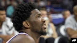 Joel Embiid des 76ers de Philadelphie le 15 octobre 2016.