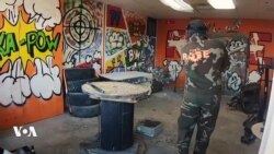 USA: les "rage rooms" pour se défouler en cassant des objets