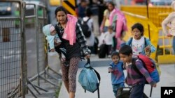 El gobierno ecuatoriano impuso en agosto pasado el requisito de visa humanitaria a los venezolanos que buscan ingresar al país. 