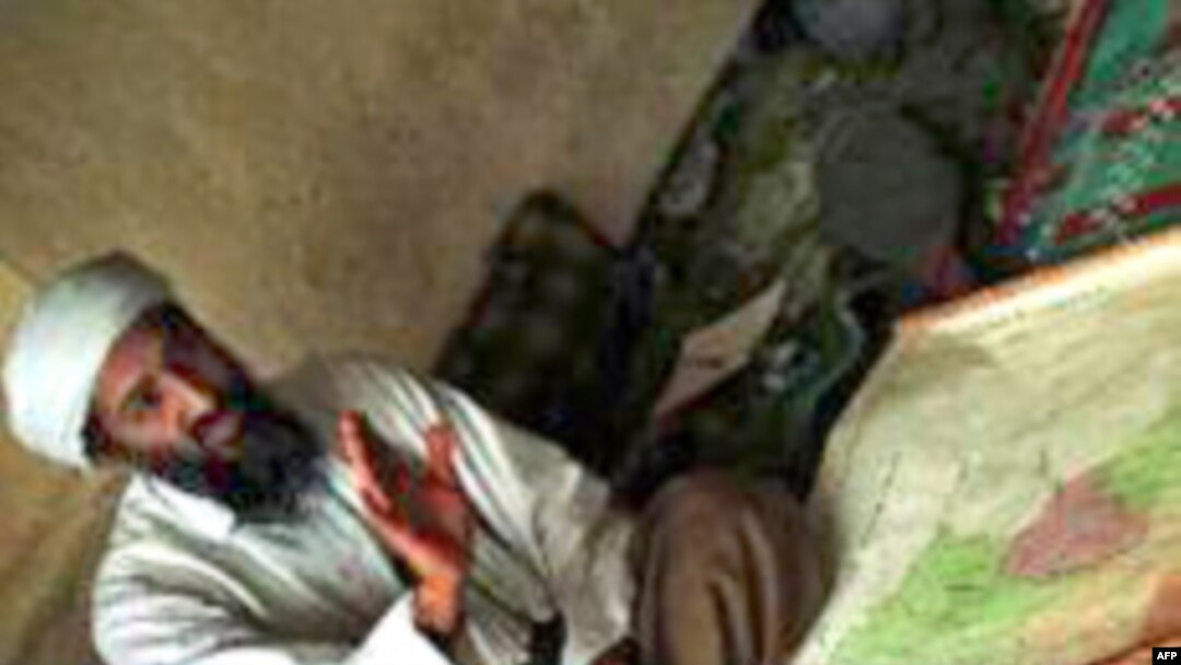 Bin Laden look at map