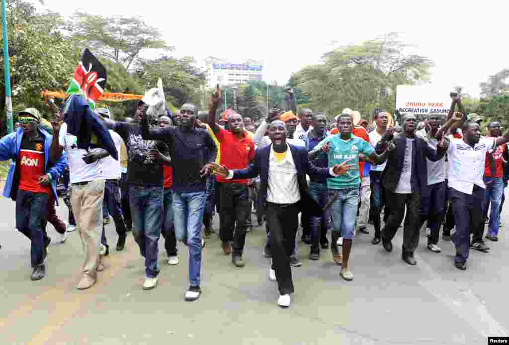 Supporters of Kenya's opposition Coalition for Reforms and Democracy arrive singing slogans at the venue for their "Saba Saba Day" rally demanding dialogue with the government, at the Uhuru park grounds in Nairobi, July 7, 2014. 