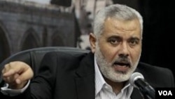 ARCHIVO - El líder de Hamás, Ismail Haniyeh, habla en una conferencia de prensa en Ciudad de Gaza.