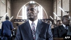 Ramazani Shadary na cathédral Nord-Dame du Congo na Kinshasa, 24 novembre 2018.