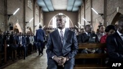 Ramazani Shadary dans la cathédral Nord-Dame du Congo à Kinshasa, le 24 novembre 2018.