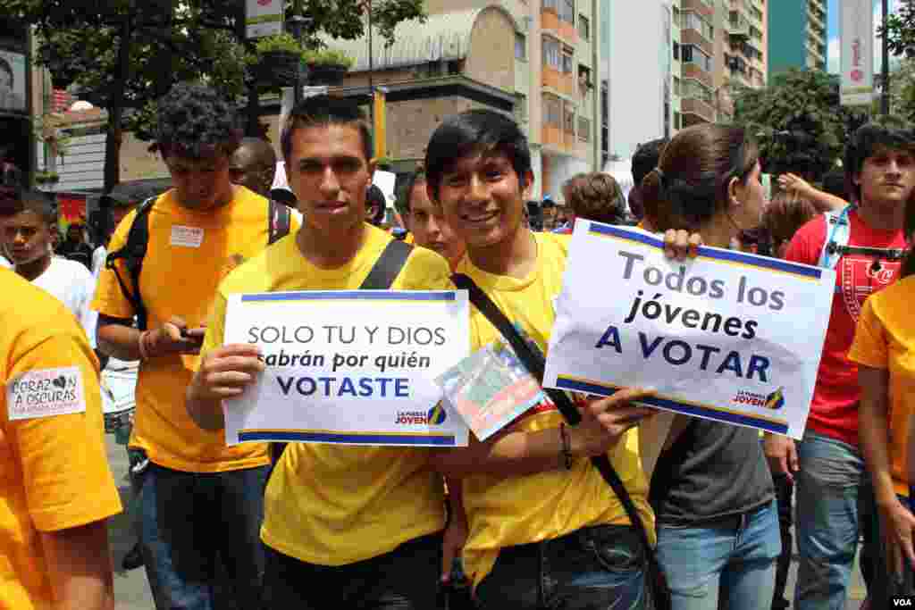Los llamadas para no tener miedo de salir a votar abundaron durante la marcha.