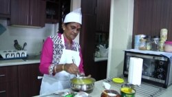 The cookies, crackers and candy are made from scratch in the home of Sri’s mother, Maletchumy, as well as the kitchens of several family friends.(Dave Grunebaum/VOA)