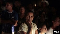 Los familiares de los internos del penal en Comayagua siguen a la espera de noticias por parte de las autoridades.