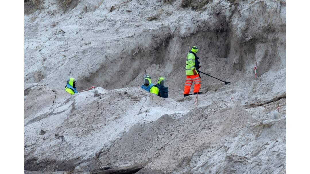 FILE - Zimbabwean citizens work on a mined beach in Stanley, Falkland Islands (Malvinas), Oct. 11, 2019.