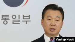 정준희 한국 통일부 대변인이 지난해 6월 북한조국평화통일위원회의 대남 위협에 대해 유감을 표명하고 있다. (자료사진)