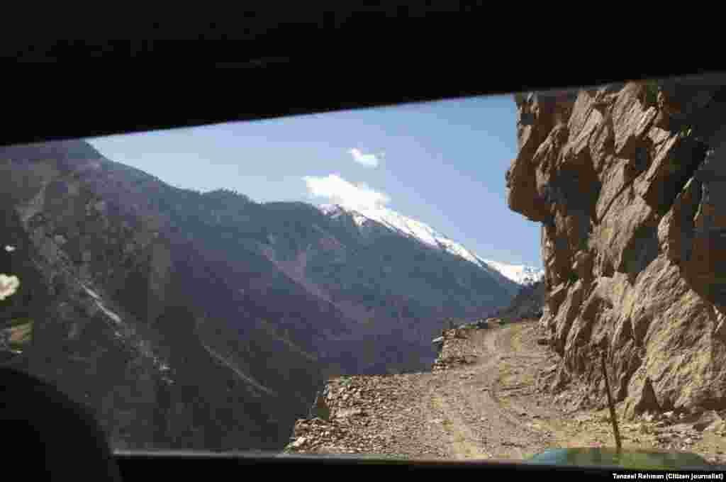 انتہائی مشکل اور خطرناک راستہ مگر خوبصورت نظاروں کے ساتھ