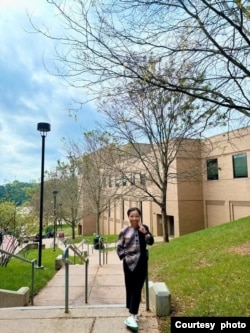 Veronika Kurnyangsi berpose di kampus Northern Virginia Community College, Alexandria (dok. pribadi)