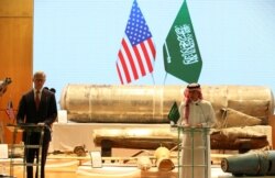 29일 아델 알주바이르 사우디 외무장관과 미국 국무부 브라이언 훅 이란 정책 대표가 사우디아라비아 리야드에서 기자회견을 열었다.