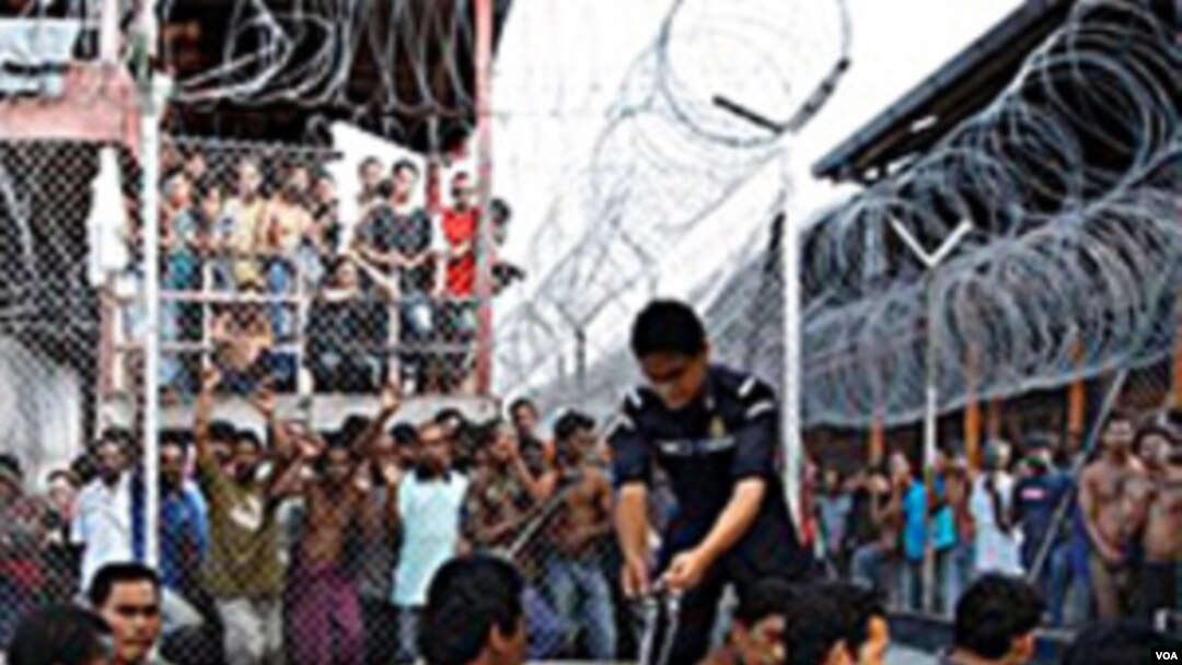Para imigran gelap yang ditahan di pusat penahanan imigran di luar Kuala Lumpur, Malaysia (foto: dok.)