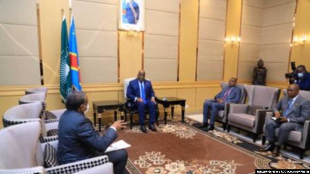 Dr. Jean-Jacques Muyembe, akuriye umurwi wo kurwanya Covid 19, ari hamwe na Perezida Felix Tshisekedi 
