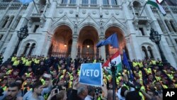 Demonstrators face policemen as they protest against the amendment of the higher education law seen by many as an action aiming at the closure of the Central European University, founded by Hungarian-born American billionaire businessman George Soros, in Budapest, Hungary, April 4, 2017. 