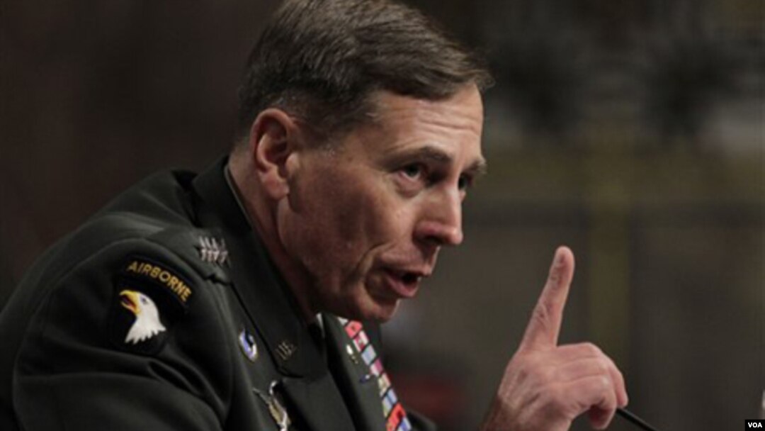 Komandan Pasukan AS dan NATO di Afghanistan, Jendral David Petraeus, mengecam balik pernyataan Presiden Hamid Karzai yang mengkritisi strategi perang Amerika.