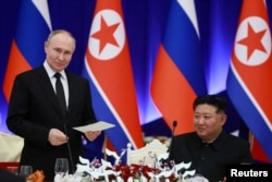 Presiden Rusia Vladimir Putin dan pemimpin Korea Utara Kim Jong Un menghadiri resepsi kenegaraan di Pyongyang, Korea Utara, 19 Juni 2024. (Foto: Sputnik/Vladimir Smirnov/Pool via REUTERS)