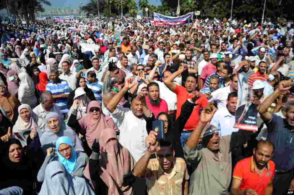 Supporters of Egypt&#39;s ousted president Mohamed Morsi chant slogans as they demonstrate in Egypt&#39;s northern coastal city of Alexandria, against security forces clearing two pro-Morsi protest camps in Cairo. Aug. 14, 2013