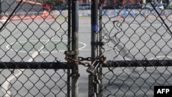 Porta e kyçur e Shkollës Publike 39 në Brooklyn, Nju Jork