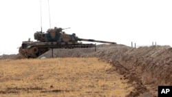 A Turkish tank is stationed near the Syrian border, in Karkamis, Turkey, Aug. 29, 2016. 