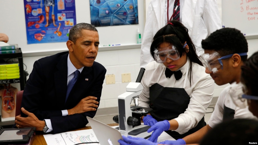 Prezident Obama Merilenddagi Bladensburg maktabi o'quvchilari bilan, 7-aprel 2014-yil. 