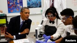 Una de las prioridades del presidente Barack Obama es lograr un acceso a la educación de buena calidad para todos. Este lunes visitó a los estudiantes de la escuela secundaria Bladensburg, Maryland y promovió el estudio de las ciencias. 