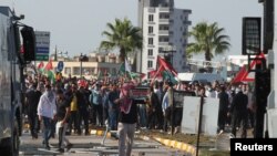 تظاهرات حامیان فلسطینی در نزدیکی پایگاه هوایی اینجرلیک در جنوب شهر آدانا
