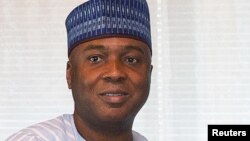 Buhari Saraki, shugaban majalisar dattawan Najeriya , majalisar da ya kamata ta kafa dokar kare kasa daga magudin kamfanonin sadarwa