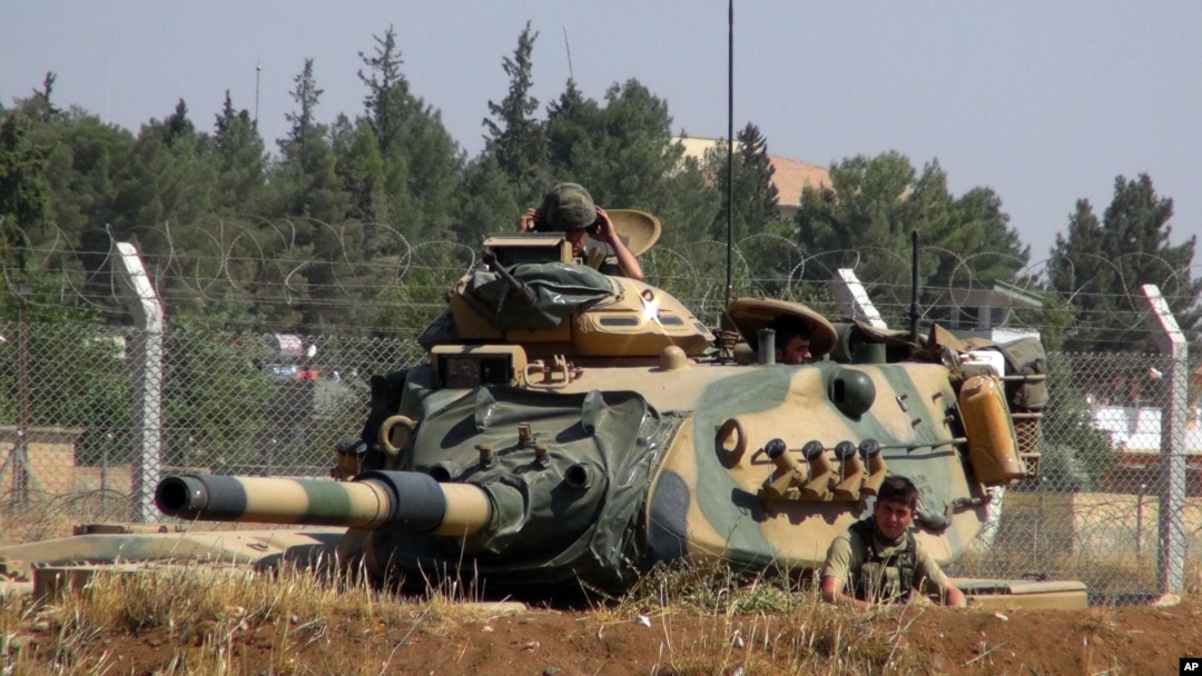 Turkiya tanki Suriya chegarasi yonida