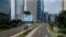 Suasana jalanan di Jakarta tampak sepi pada saat penerapan PPKM, 3 Juli 2021. (foto: Reuters).