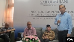 Rilis Survei Saiful Mujani Research and Consulting (SMRC) di Jakarta, Minggu (4/6) tentang NKRI dan ISIS: Penilaian publik nasional. (VOA/Fathiyah)