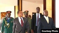 Jakaya Kikwete de la Tanzania et Yoweri Museveni de l'Ouganda