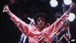 مایکل جکسون ستاره فقید موسیقی پاپ آمریکا و جهان سال ۱۳۸۸ ناگهان درگذشت. 