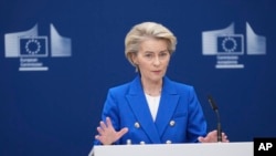 Kepala Komisi Eropa Ursula von der Leyen berbicara dalam KTT Eropa di Brussel, Selasa (4/3). 