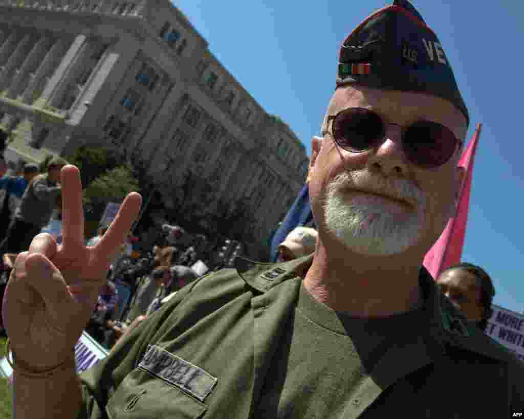 Брукс Кемпбелл, житель штата Нью-Гэмпшир, ветеран Корейской войны: «Война – это рэкет, которым занимаются богачи и корпорации»