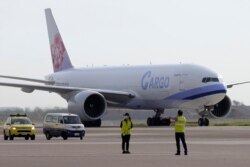 지난 20일 미국 정부가 타이완에 제공하는 모더나 신종 코로나바이러스 백신이 타이베이 공항에 도착했다.