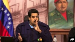 El presidente venezolano Nicolás Maduro dice que Estados Unidos está detrás de un intento por sacarlo del poder.