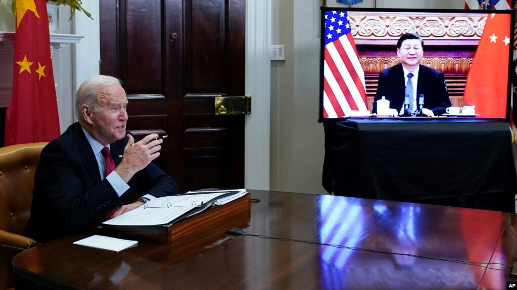美国总统拜登从白宫通过视频与中国国家主席习近平通话。(2021年11月15日)(photo:VOA)